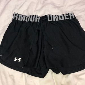 Black under armor workout shorts!